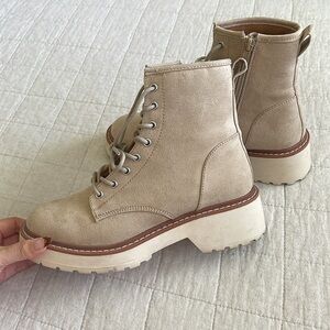 Madden girl | Beige suede boots